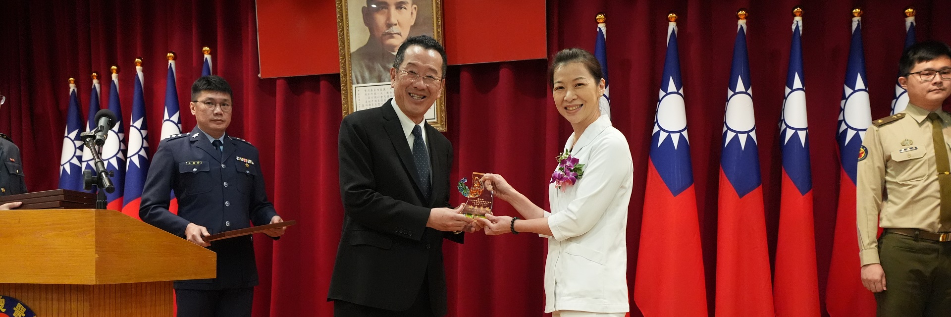顧部長表揚績優護理師　感謝無私奉獻精神